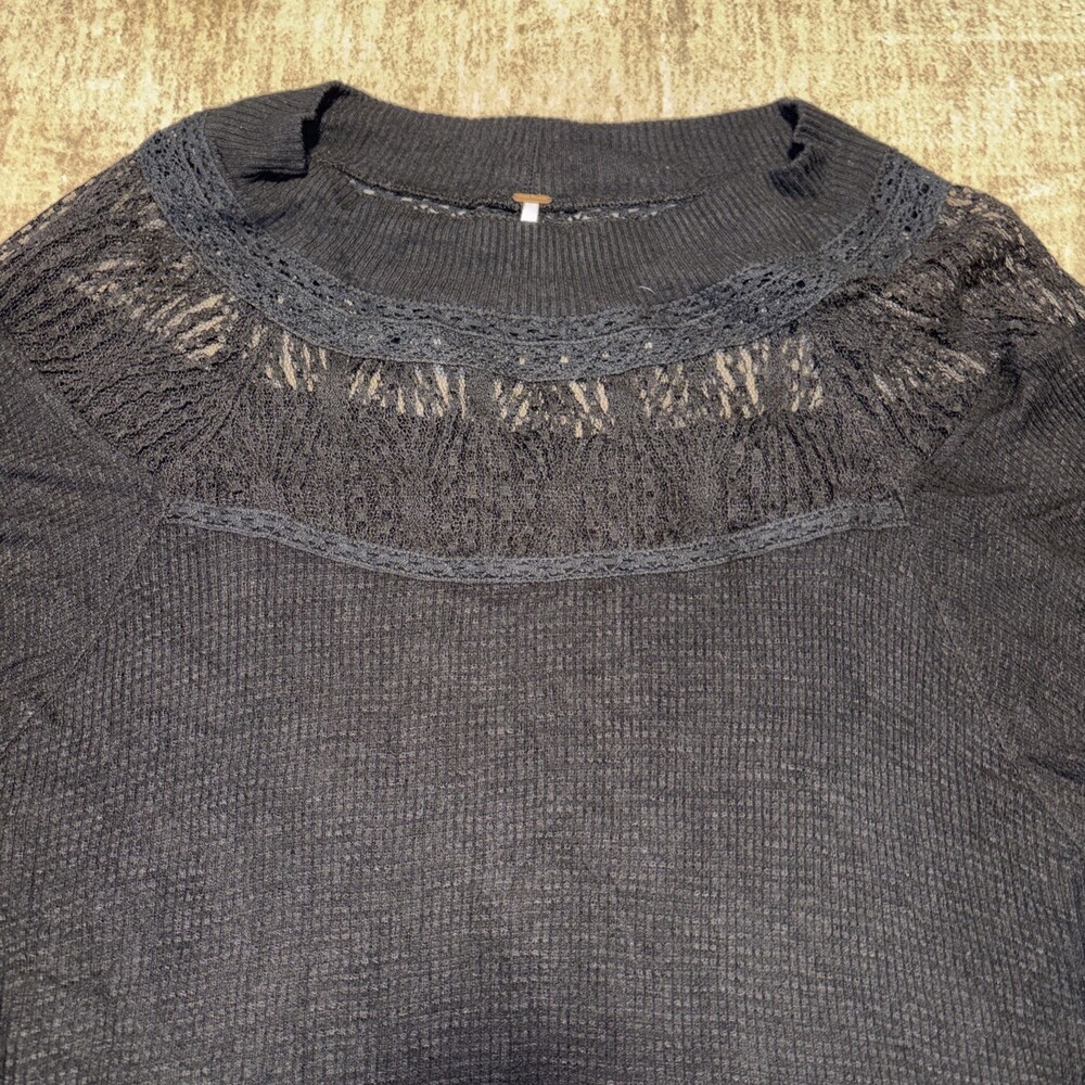 Medium Free People Black Lace Shoulder Waffle Knit Top Oversized - Picture 3 of 7